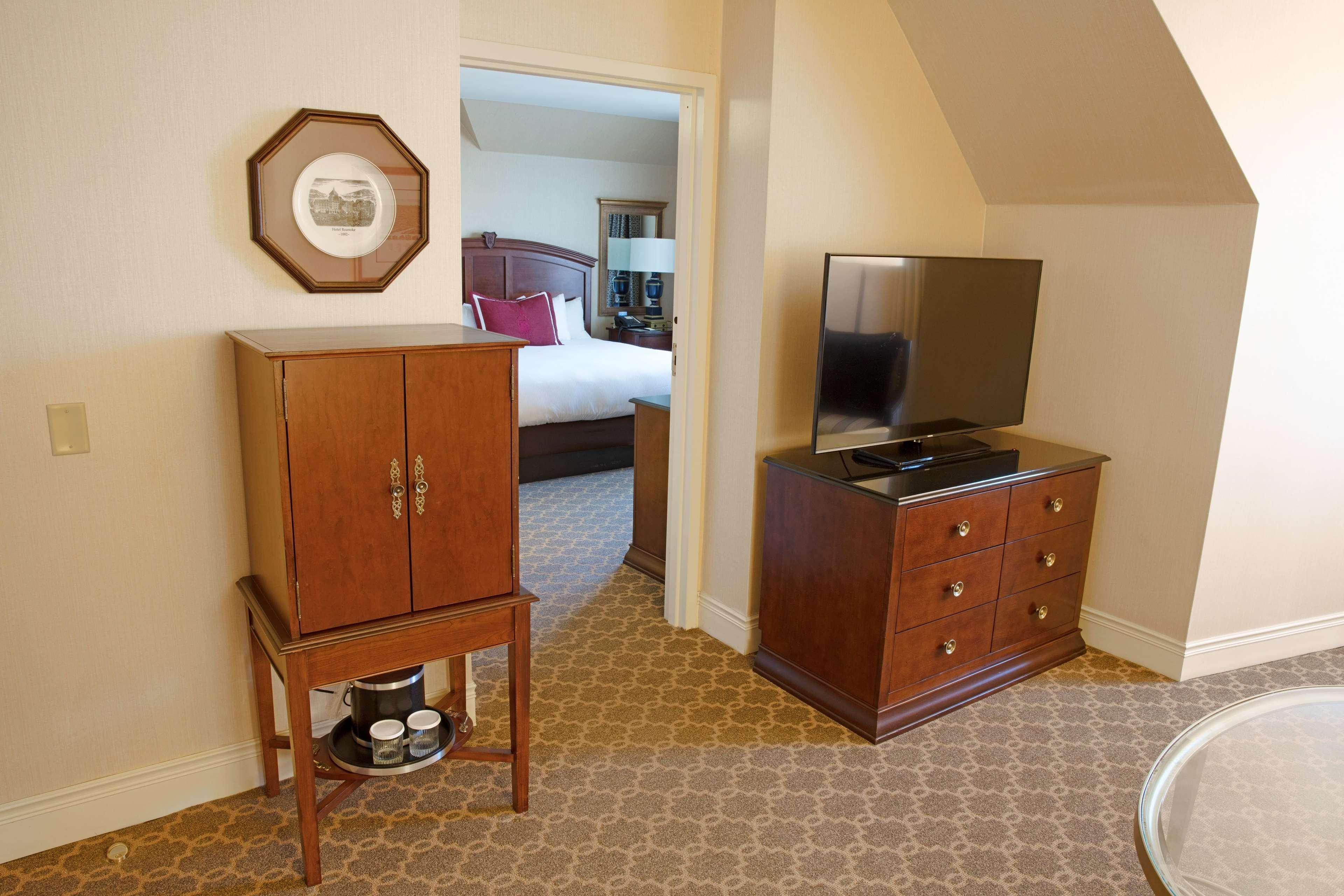 Hotel Roanoke & Conference Center, Curio Collection By Hilton Ngoại thất bức ảnh